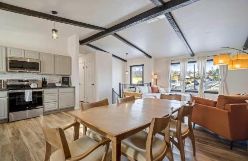 Colorado Springs House | Centennial Court Near Garden of Gods w Hot Tub