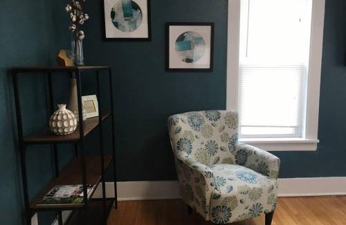 Southeast Omaha Apartment | Center Midtown WalkUp