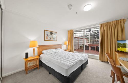 City East Apartment | Central ACT Studio with Indoor Pool and Gym