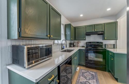 Chaffee Park House | Central Denver Hangout with Huge Backyard