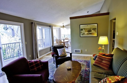 Corbett - Terwilliger - Lair Hill Apartment | Central, Lofty Tree Views