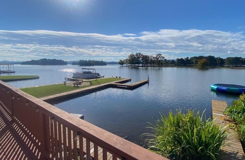 Lake Hamilton Apartment | Central Terrace Retreat