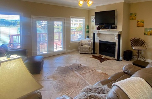 Lake Hamilton Apartment | Central Terrace Retreat
