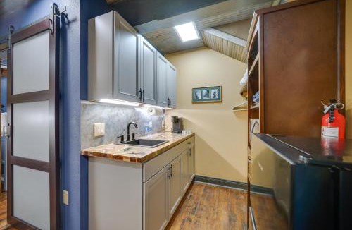 Texarkana Apartment | Central Texarkana Studio Rental w/Railroad Views!