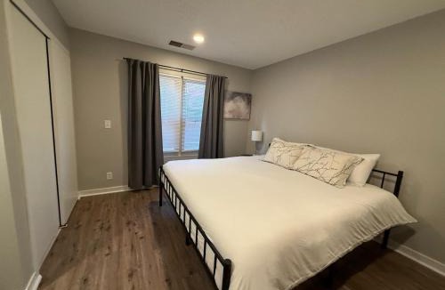 South Central Omaha Apartment | Central to Zoo and Baxter Arena, Pet Friendly