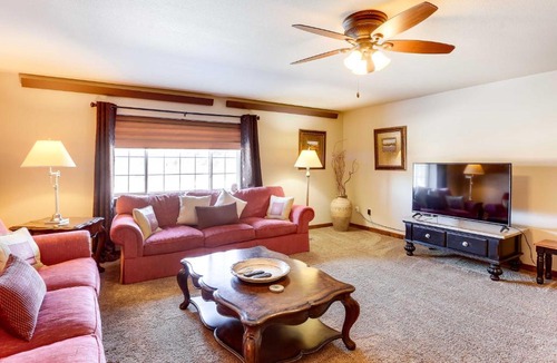 Deadwood Apartment | Centrally-Located Deadwood Apt w/Mountain Views!