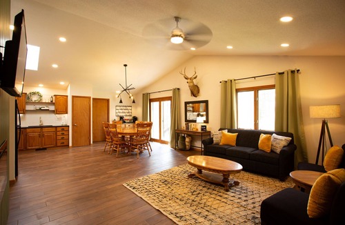 Rapid City House | Centrally Located near everything the Black Hills has to offer! Open year round!