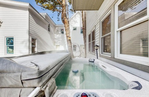 North Park City Apartment | Centrally located studio with shared hot tub - walk to lifts & Main Street