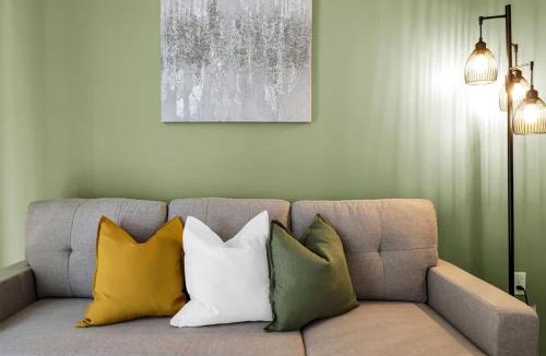 Evans Churchill Apartment | Centric 2BR In HEART of DTPHX Free Parking & Pool