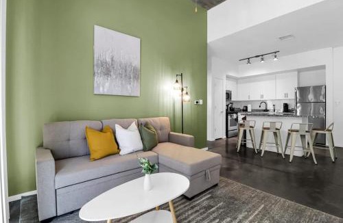 Evans Churchill Apartment | Centric 2BR In HEART of DTPHX Free Parking & Pool