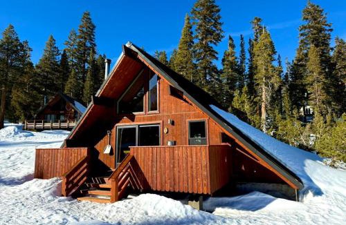 Mammoth Lakes Ski Chalet | Chalet 01 by Mammoth Mountain Chalets