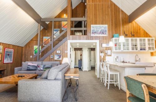 Mammoth Lakes Ski Chalet | Chalet 22 by Mammoth Mountain Chalets