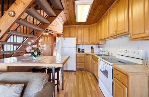 Stevensville Ski Chalet | Chalet #34 Deck Views Pool Games & More