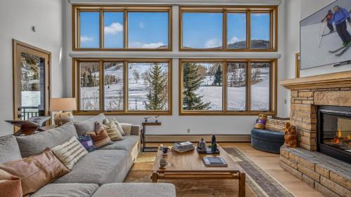 Highlands Townhomes House | Chalet Bravura