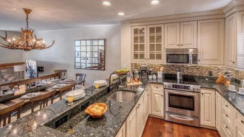 Highlands Townhomes House | Chalet Fortessa
