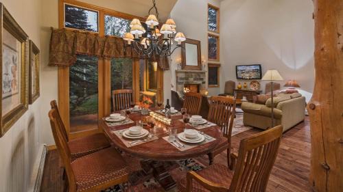 Edwards House | Chalet Punto