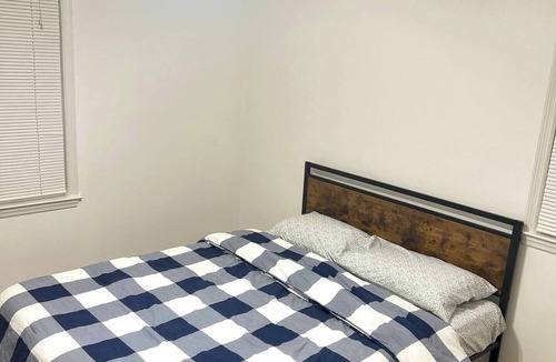 Lenexa House | Charming 2-bedroom Restful rooms in Lenexa KS