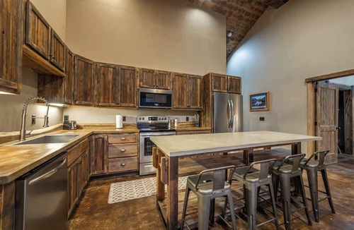 Coram Condo | Charming 2bd/1ba (K&Q) Glacier Escape 7 mi to GNP