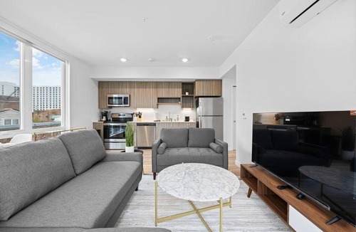 Riverside Apartment | Charming 2BD2BA Apt Near DT-PetFriendlyWiFi