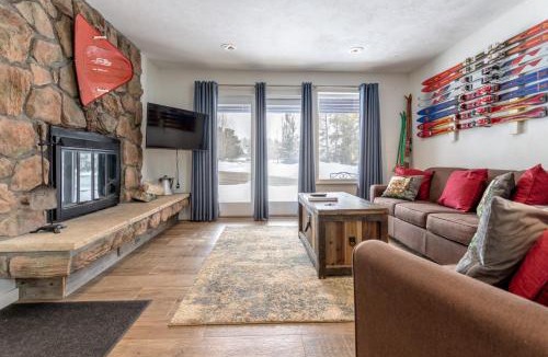 Fraser House | Charming 2BR Fraser Escape Fireplace Trails Resort Nearby
