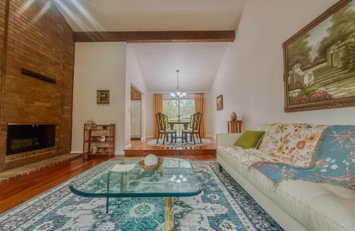 Lake Forest Park House | Charming 3-Bedroom House in Lake Forest Park