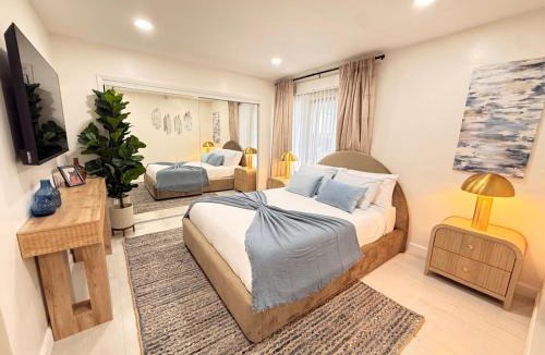 Pico - Robertson Hotel | Charming 3BR Beverly Retreat with Large Private Backyard Bedford