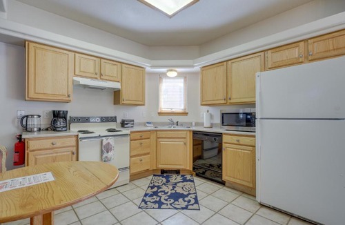 Amalia House | Charming Amalia Retreat w/Fireplace & Grill!