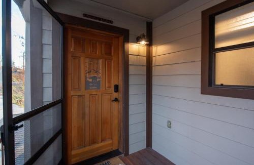 Dogwood Mountain House | Charming and Relaxing Getaway with Great Views