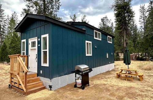 Groveland House | Charming Bright Tiny Home with Stargazing & Yoga Dome Near Yosemite, Groveland, California