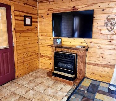 Eureka Springs House | Charming Cabin Rental Perfect for Couples in Carroll County, Arkansas