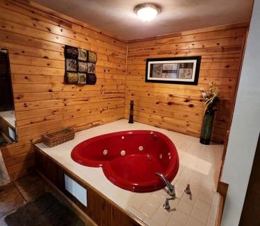 Eureka Springs House | Charming Cabin Rental Perfect for Couples in Carroll County, Arkansas