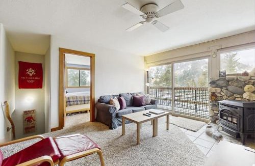 Alpine Meadows House | Charming condo with mountain views less than mile from Alpine Meadows
