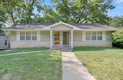 Des Moines House | Charming Family Friendly 3BR Duplex Close to Drake
