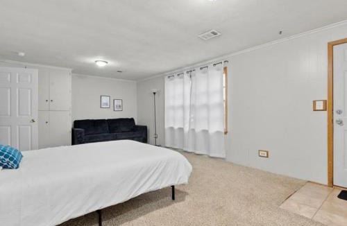Des Moines House | Charming Family Friendly 3BR Duplex Close to Drake