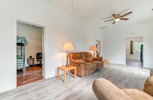 Grants Pass House | Charming Grants Pass Cottage w/Patio & Gas Grill!