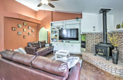 Three Rivers House | Charming Home < 10 Mi to Sequoia Nat'l Park!