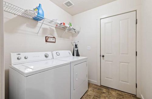 Meridian House | Charming home w/Fenced Yard On Quiet Street (98)