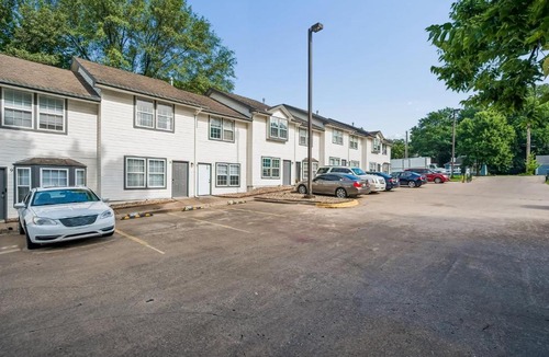 Independence House | Charming KC Townhome