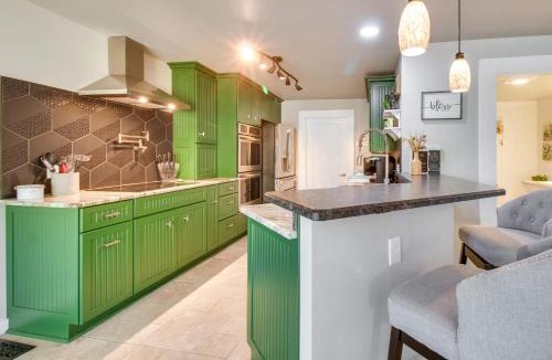 Mountain Home House | Charming Mountain Home Retreat: Walk to Marina!