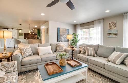 Mountain Home House | Charming Mountain Home Retreat: Walk to Marina!