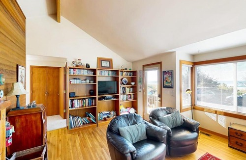 Cannon Beach House | Charming oceanfront cottage with WiFi & easy beach access