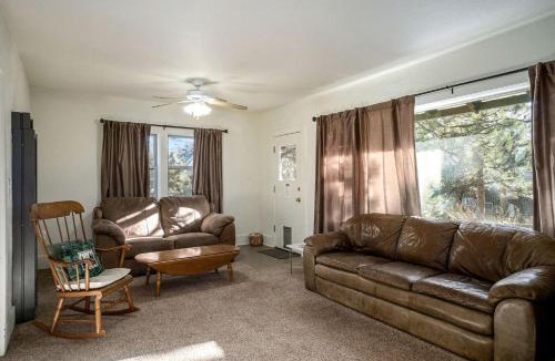 Estes Park House | Charming Pet Friendly Cabin with Barbecue and Hot-tub in Estes Park, Colorado