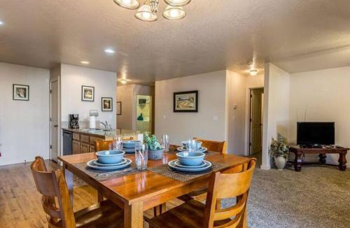 Meridian House | Charming Private Twnhome w/Large Fenced Yard (58)