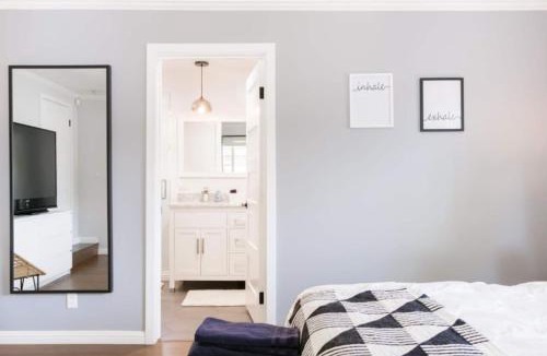 Sherman Oaks House | Charming Studio Home Universal Los Angeles