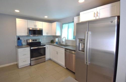 Dupont House | Charming Two Bedroom Family Unit in Great Location