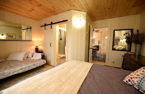 Whitehall House | Charming Vintage Cabin Retreat near Jefferson River in Montana