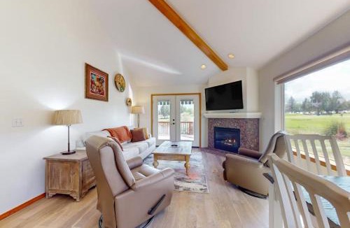 Redmond House | Charming waterfront townhouse with fireplace pool hot tub & washerdryer