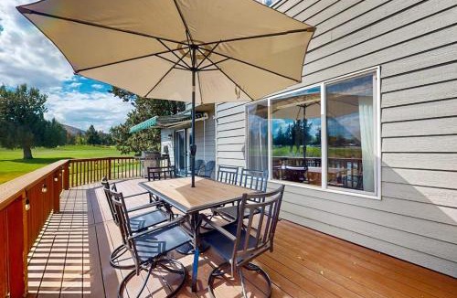 Redmond House | Charming waterfront townhouse with fireplace pool hot tub & washerdryer