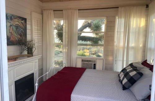 Yucca Valley House | Charming Yucca Valley Cabin Rental for Getaways in California