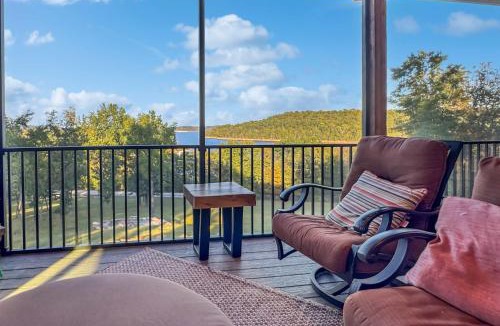 Rogers House | Chasing Sunsets Lakeview Escape w Fire Pit & Screened Porch